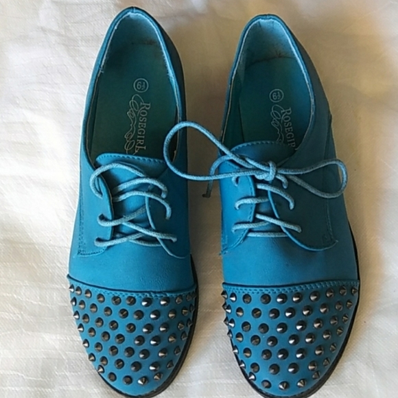 Women's studded turquoise shoes size 8 - Picture 1 of 6